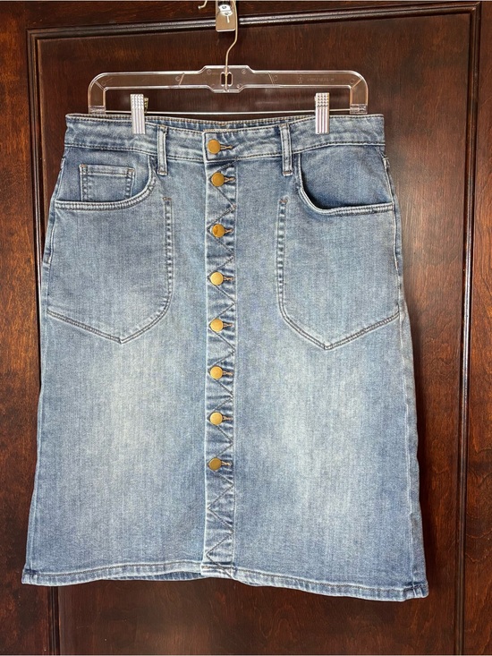 Kut from the Kloth Dresses & Skirts - Kut from the Kloth Jean Skirt Size 8 Blue Denim Button-Front Skirt Knee-length